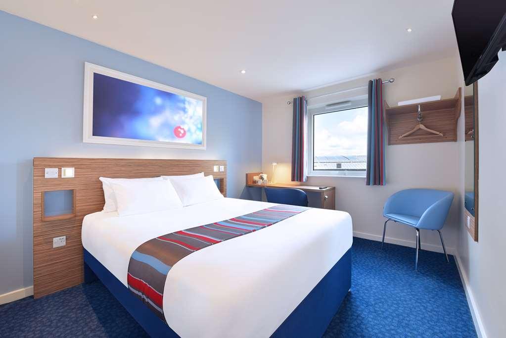 Travelodge Bracknell Central Room photo