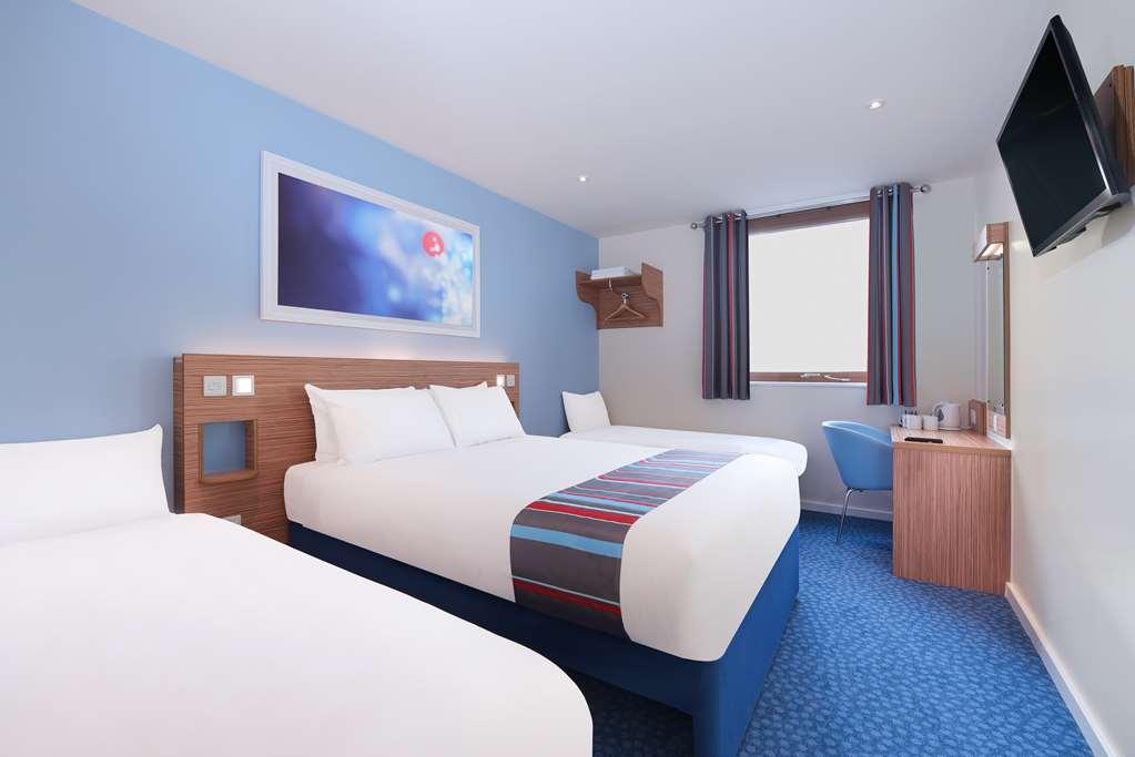 Travelodge Bracknell Central Room photo