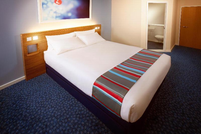 Travelodge Bracknell Central Exterior photo