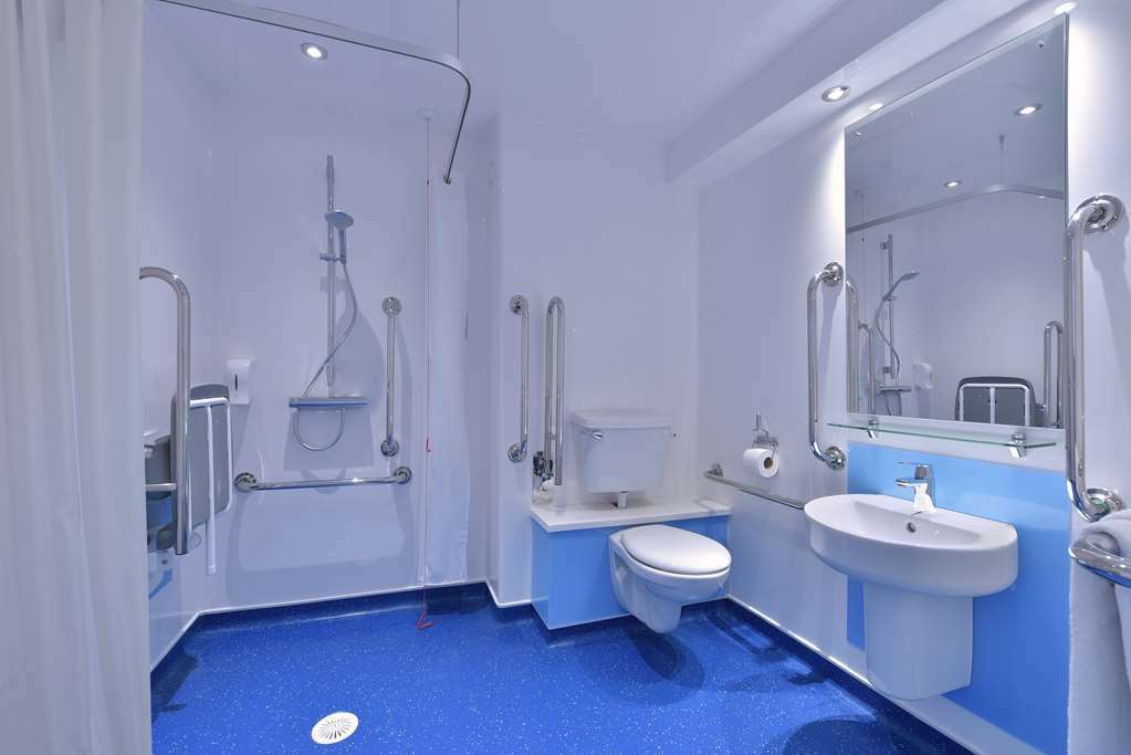 Travelodge Bracknell Central Room photo